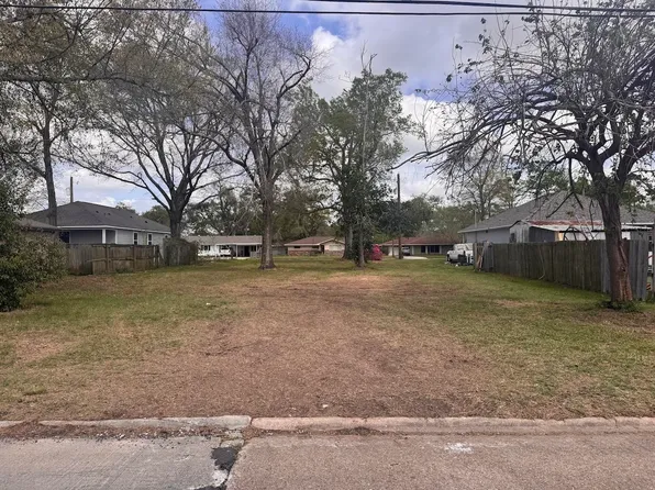 3906 Swanee St, Lake Charles, LA 70607