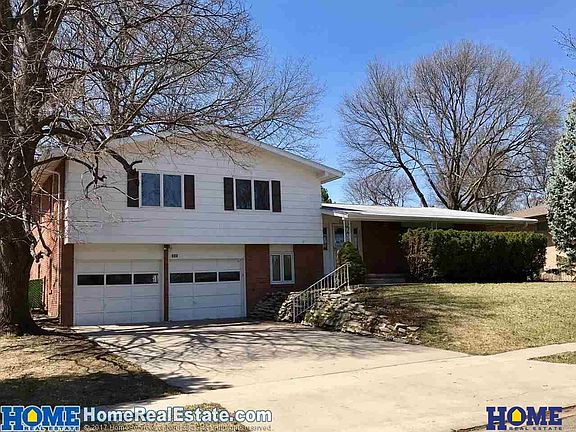 2nd image of 215 Parkvista St