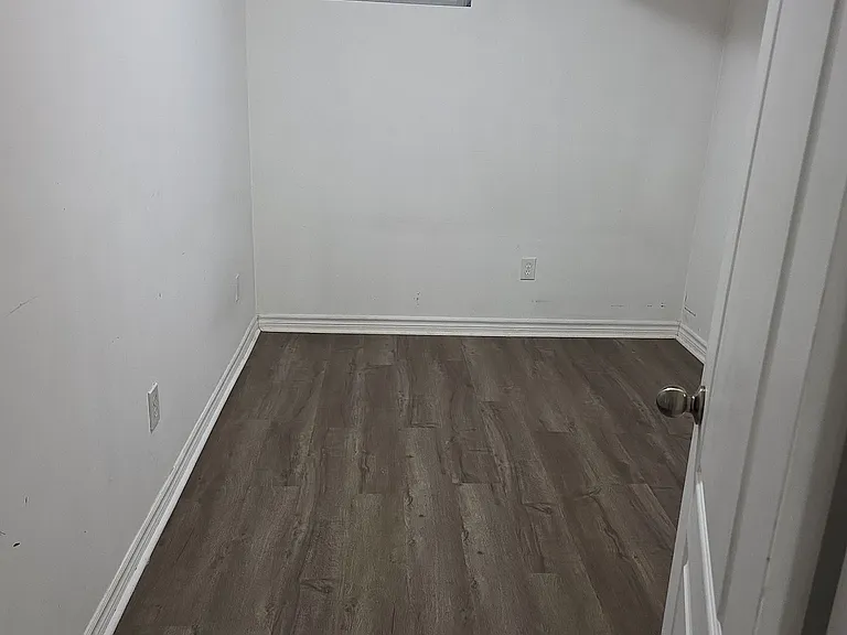 84 Alfonso Cres E #BASEMENT — Photo 2