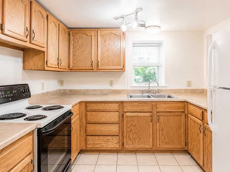 Full-size kitchen with pass-through breakfast bar