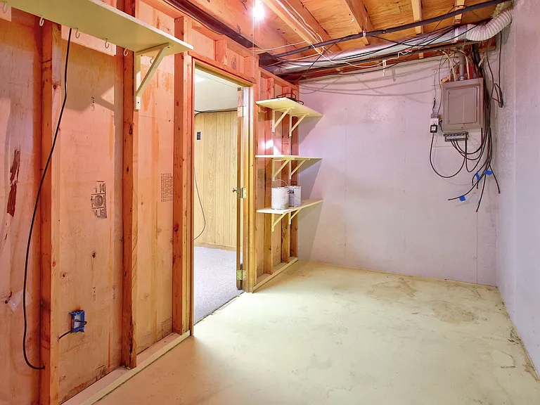854 York Ave — Photo 19