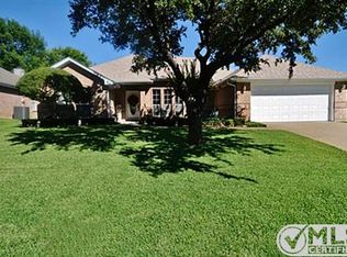 212 Frazier Dr, Hurst, TX 76053