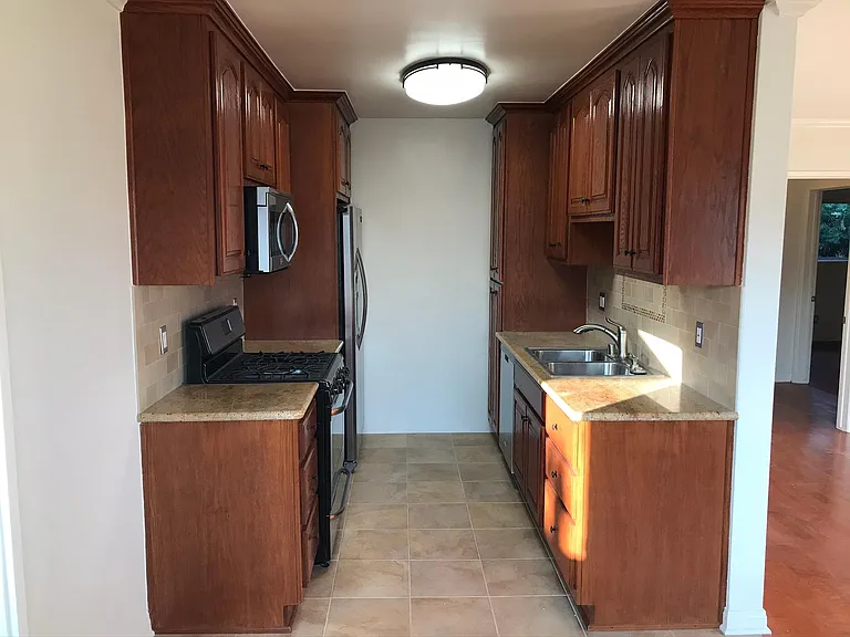 1650 Livonia Ave #7 — Photo 2
