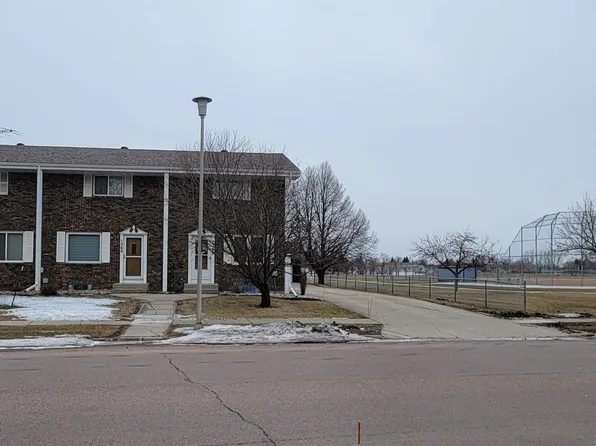 1566 27th Ave S, Fargo, ND 58103