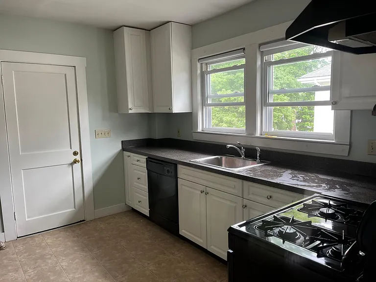 133 Cottage St — Photo 15