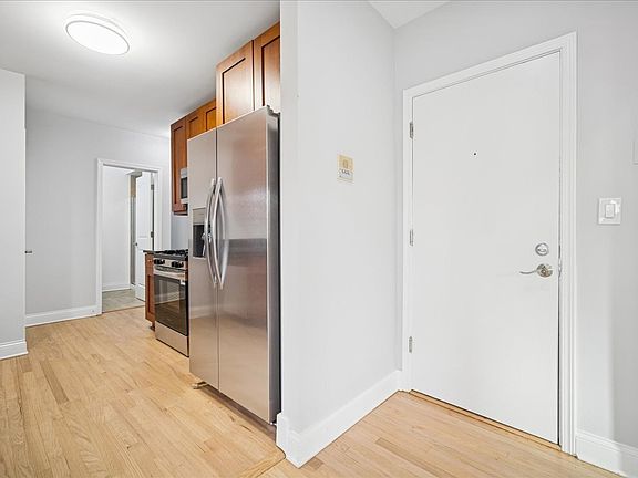 5th image of 7411 N Hoyne Ave APT 3
