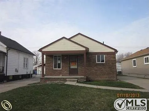 27815 Kaufman St photo 1