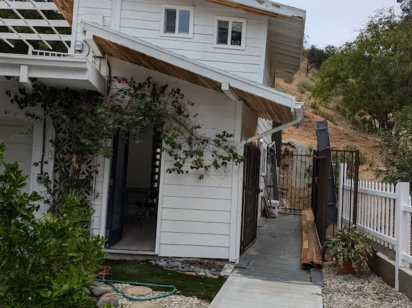 19481 Rosita St, Tarzana, CA 91356