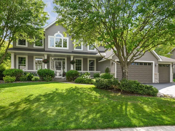 449 Summerfield Dr, Chanhassen, MN 55317
