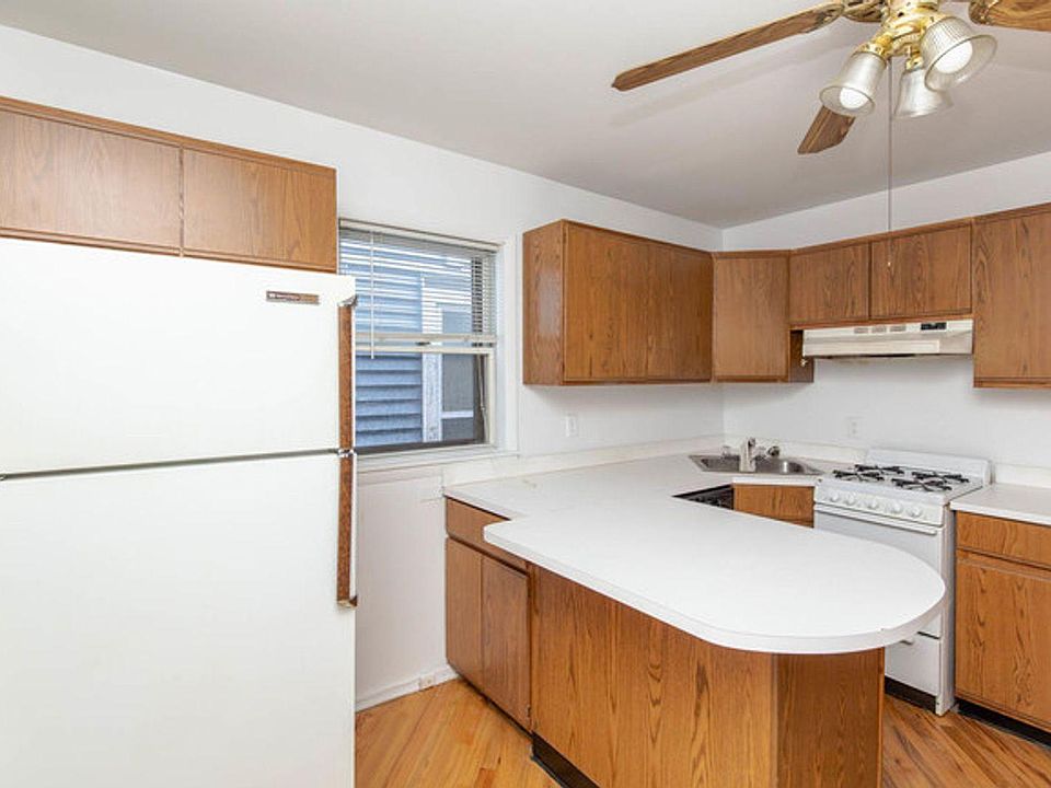 1st image of 3036 N Southport Ave #1F