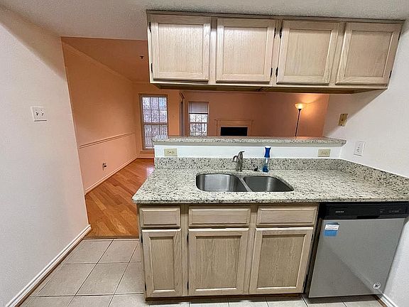 4th image of 1524 Lincoln Way APT 418
