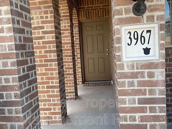 2nd image of 3967 Chesapeake Ln