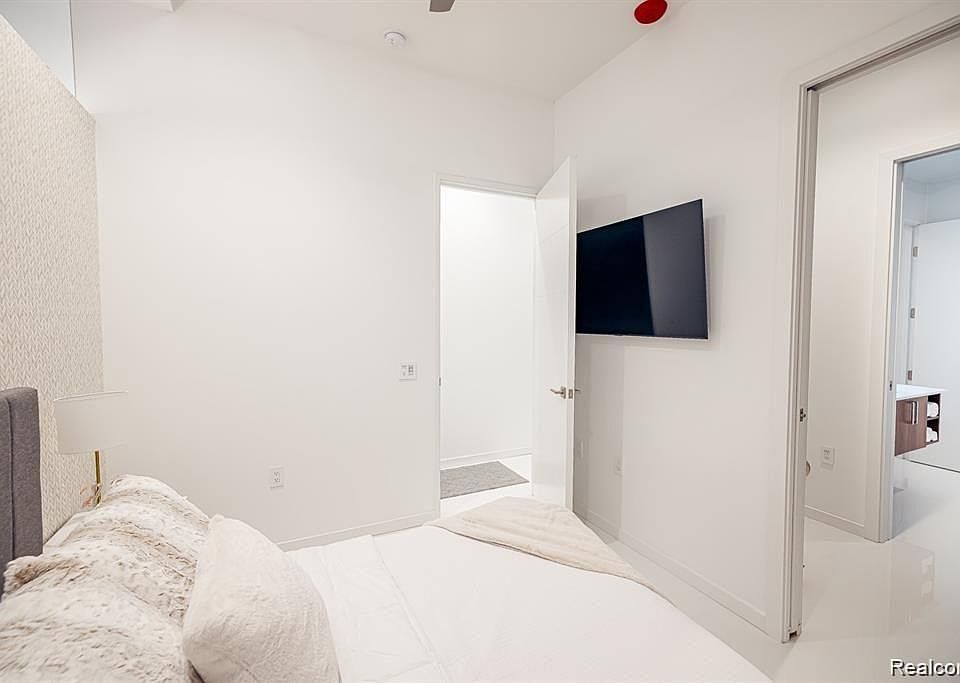 400 S Old Woodward Ave Unit 209, photo 14