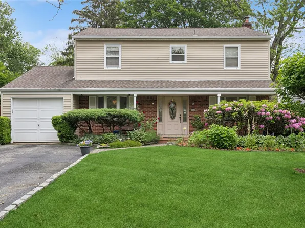 34 Arcadia Drive, Dix Hills, NY 11746