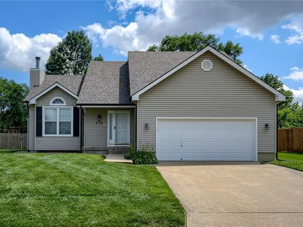 206 NE Arbor Dr, Blue Springs, MO 64014
