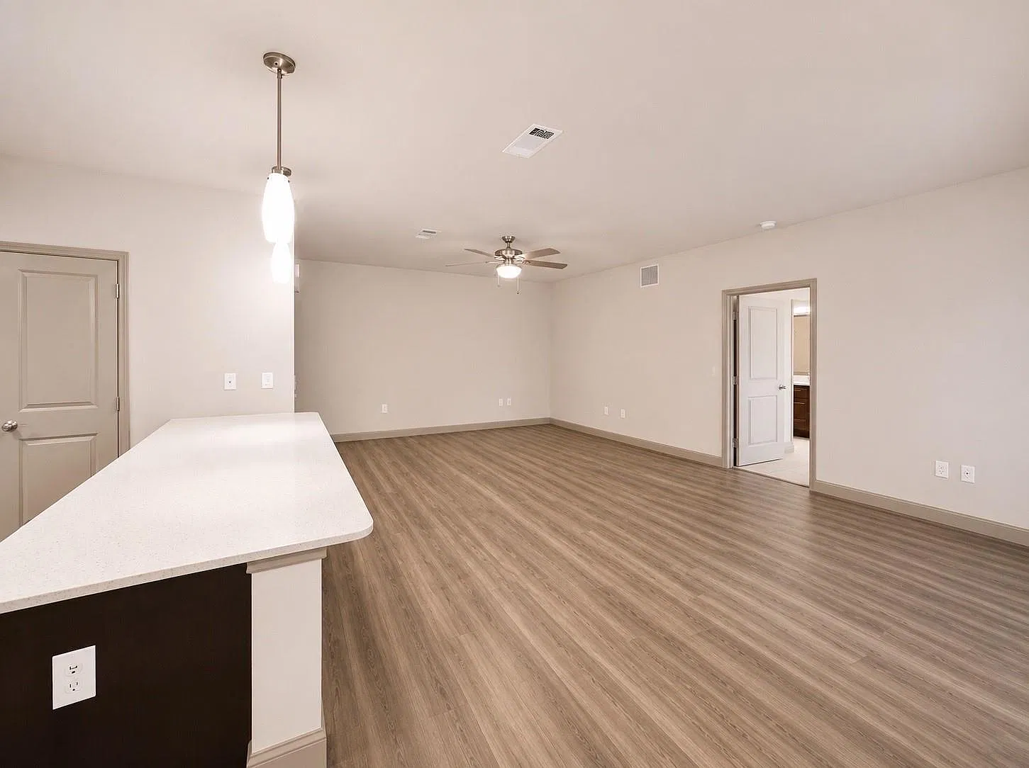2 bed, 2.0 bath, 1428 sqft, $1,999 — Photo 2