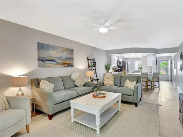 773 Wiggins Lake DR #101, NAPLES, FL 34110