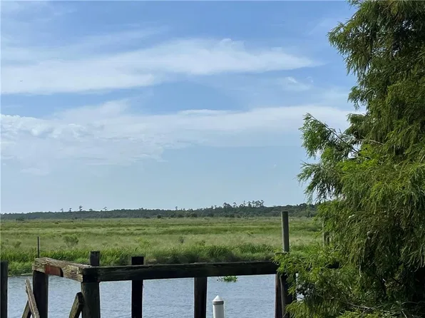4497 Pontchartrain Dr, Slidell, LA 70458