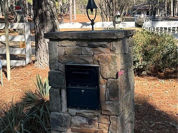 3rd image of 670 Jefferies Rd