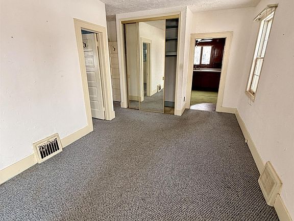 5th image of 416 S Silver St