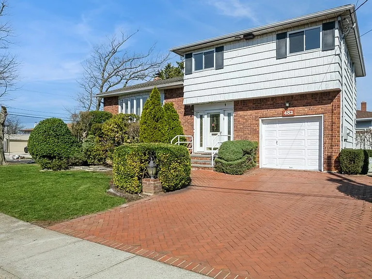 482 Harbor Dr — Photo 3