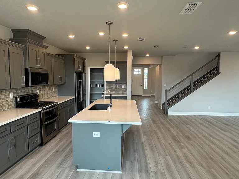 1417 Wadsworth Cir — Photo 15