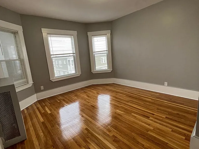 30 Courtland Rd — Photo 3