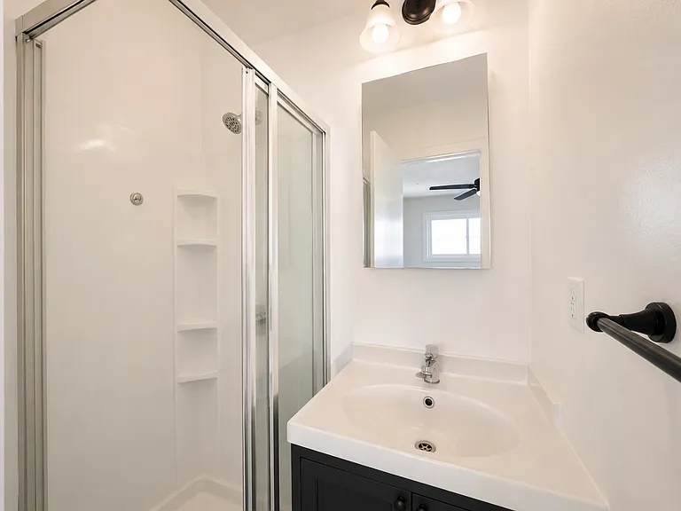 2150 N Beachwood Dr #10 — Photo 12