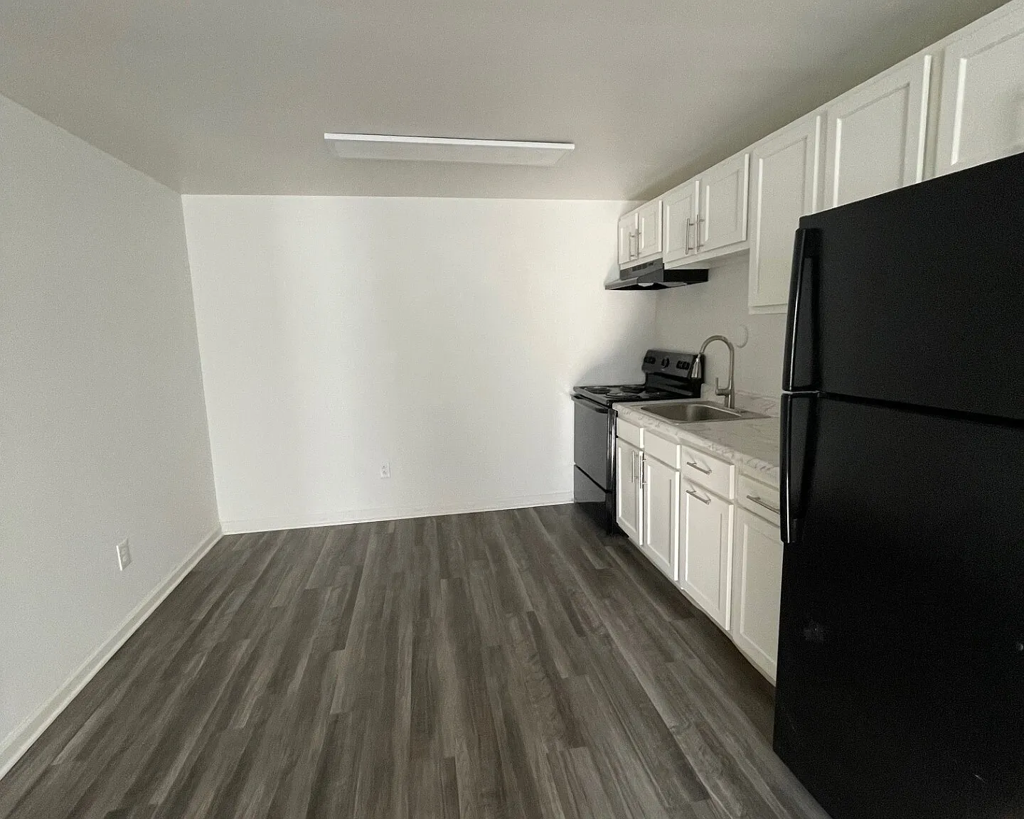 National Road Apartments — Photo 1