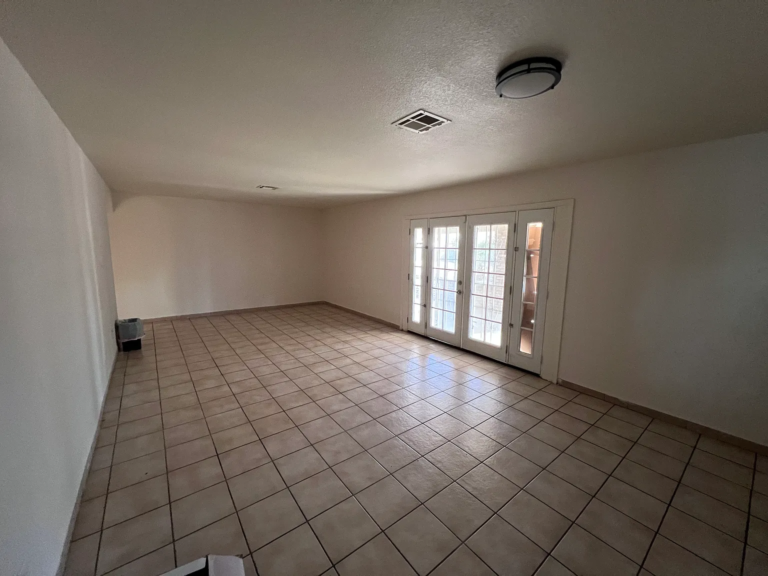 3 bed, 1692 sqft, $1,800 — Photo 2