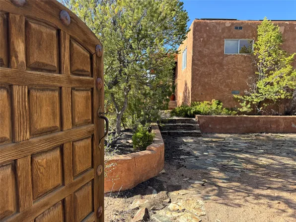 1092 Mansion Ridge Rd, Santa Fe, NM 87501
