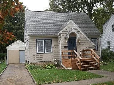3 bed, 1.5 bath, 924 sqft, $1,250 — Photo 2