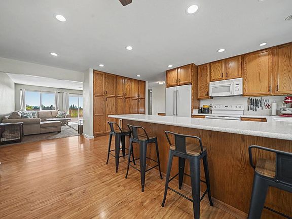 3rd image of 3050 Grapevine Gulch Rd