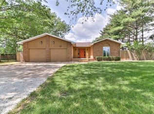 2148 Bonnie Ln, Monticello, IL 61856