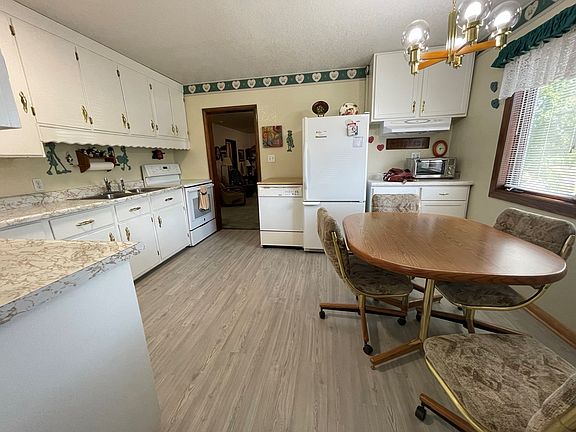 5th image of 619 N Main St