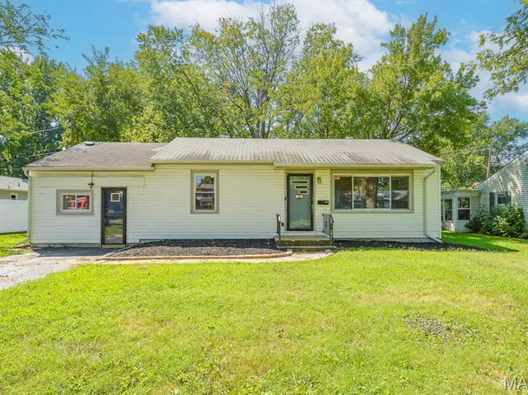 2 Manas Dr, Swansea, IL 62226
