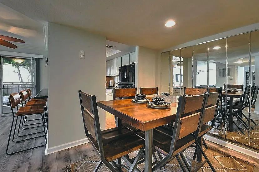2 bed, 1150 sqft, $1,950 — Photo 3