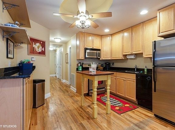 4th image of 4348 N Sacramento Ave #1