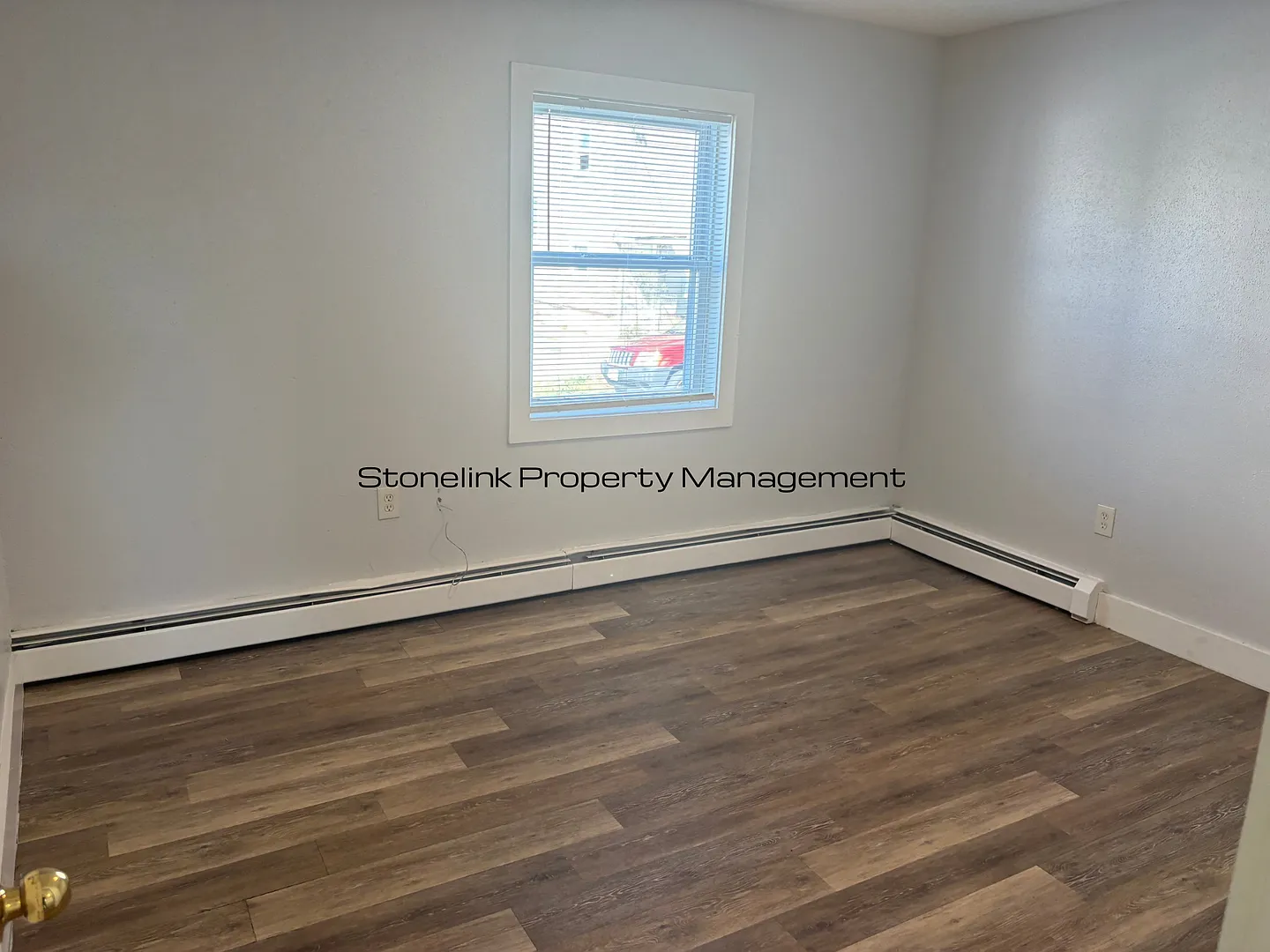 4-6 Baldwin Street / 278 Lonsdale Ave — Photo 3