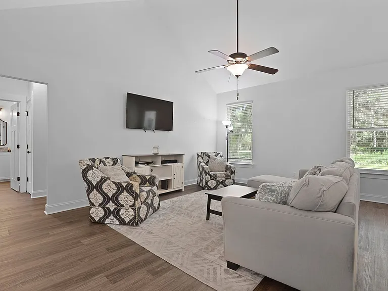 1003 Dolphin Ct NE — Photo 12