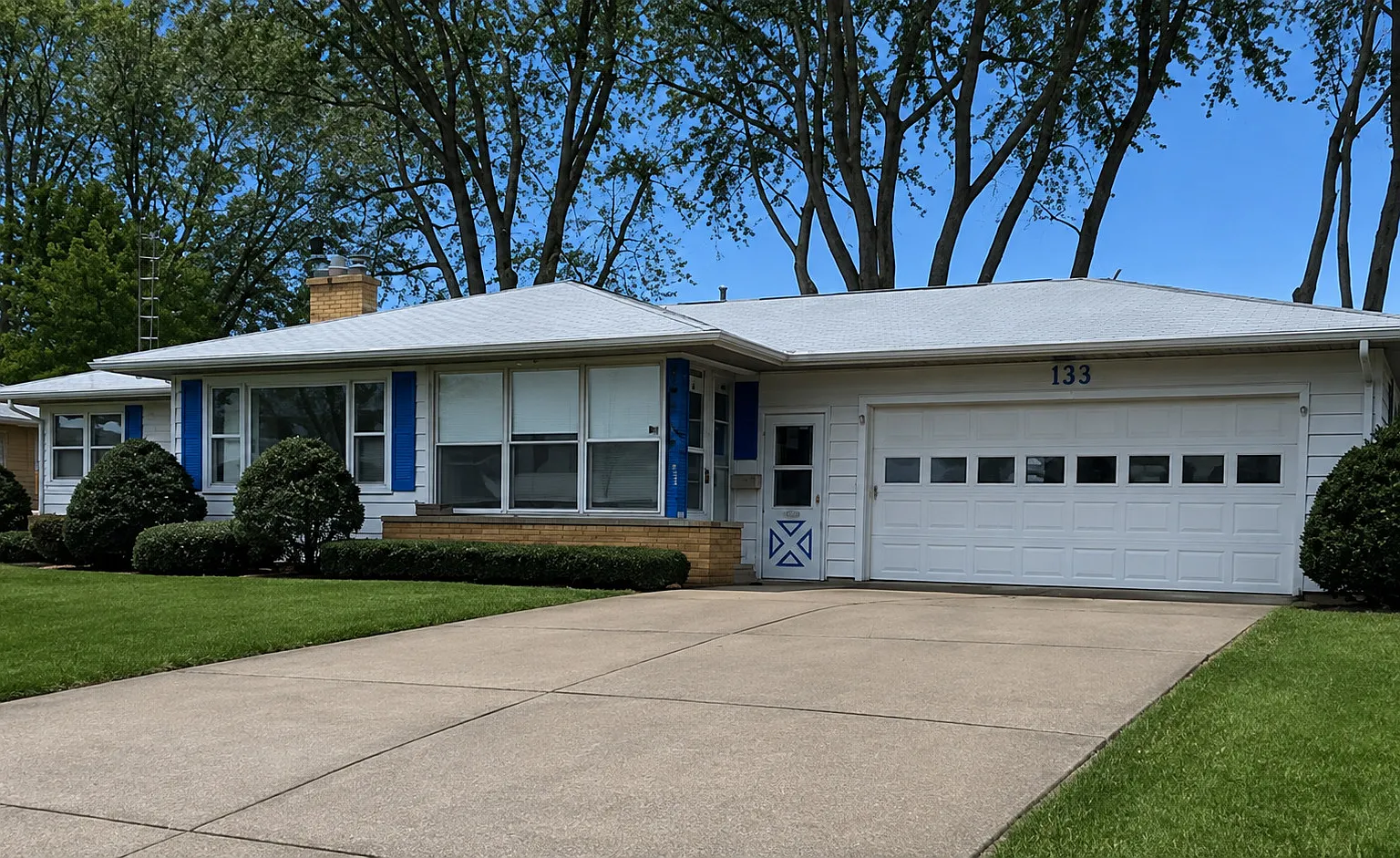 4 bed, 1.5 bath, 1500 sqft, $2,400 — Photo 1