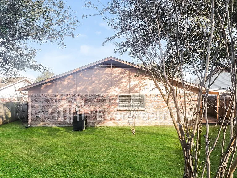 2404 Heathercrest Dr — Photo 18