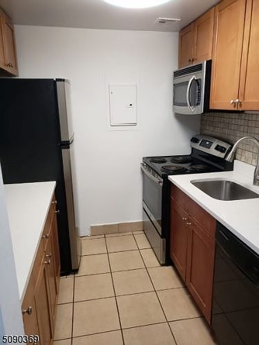2nd image of 43 Van Wagenen Ave APT Ga