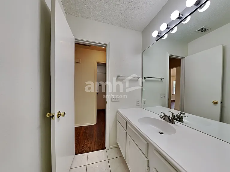 8520 Auburn Dr — Photo 17