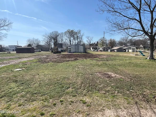 211 Merchant St, Oswego, KS 67356