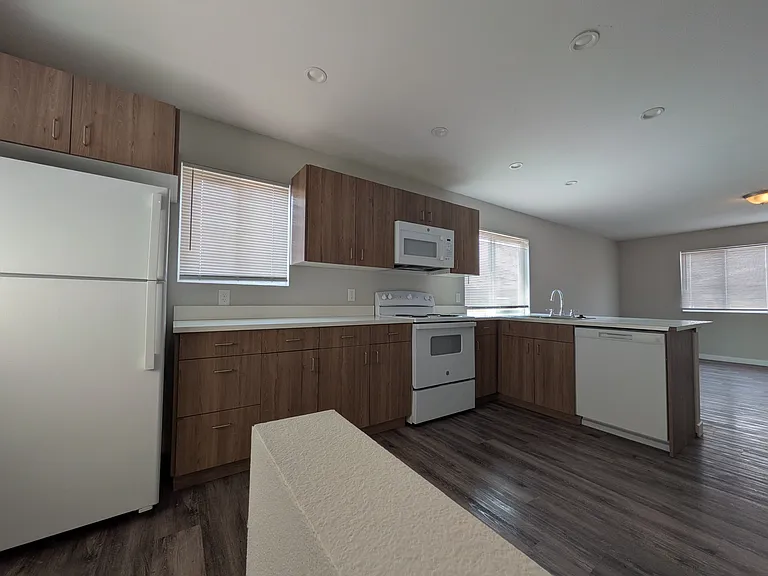 65 S 18th Ave — Photo 10