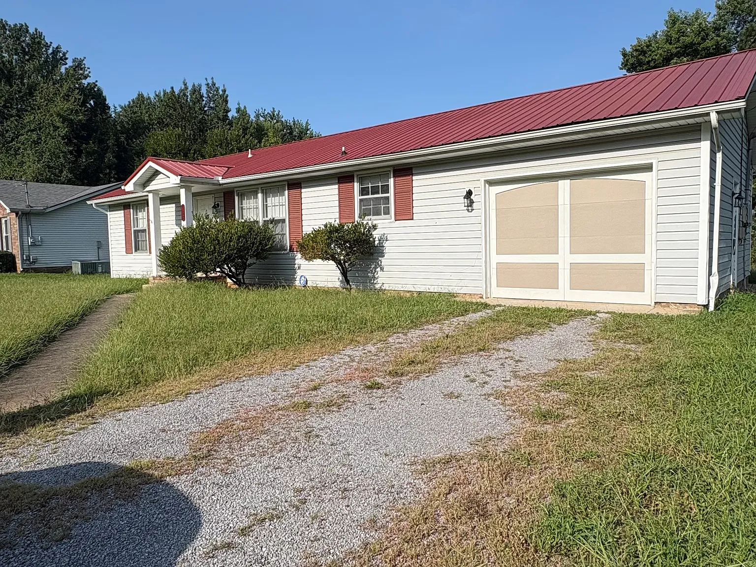 3 bed, 1.5 bath, 1392 sqft, $1,350 — Photo 2