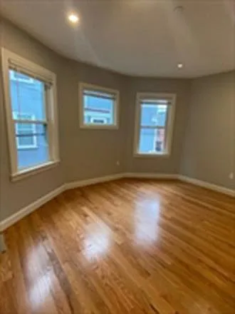 4 bed, 1200 sqft, $3,900 — Photo 4
