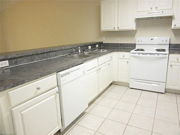 4th image of 2121 Fairway Dr
