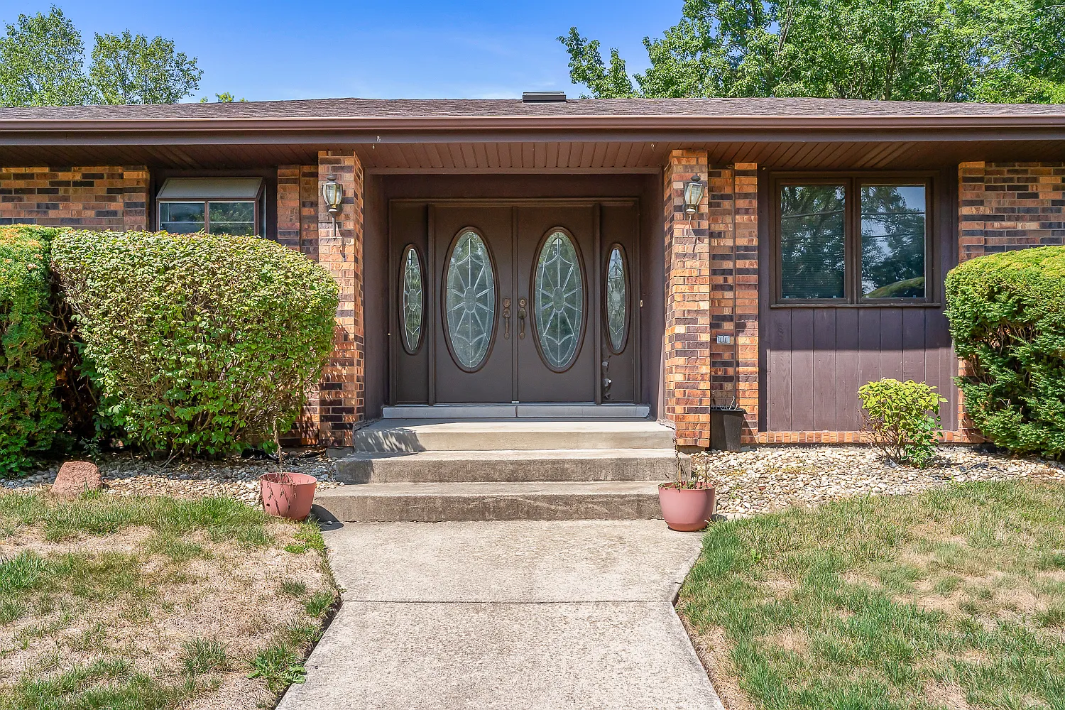 18561 Carriage Ln photo 1